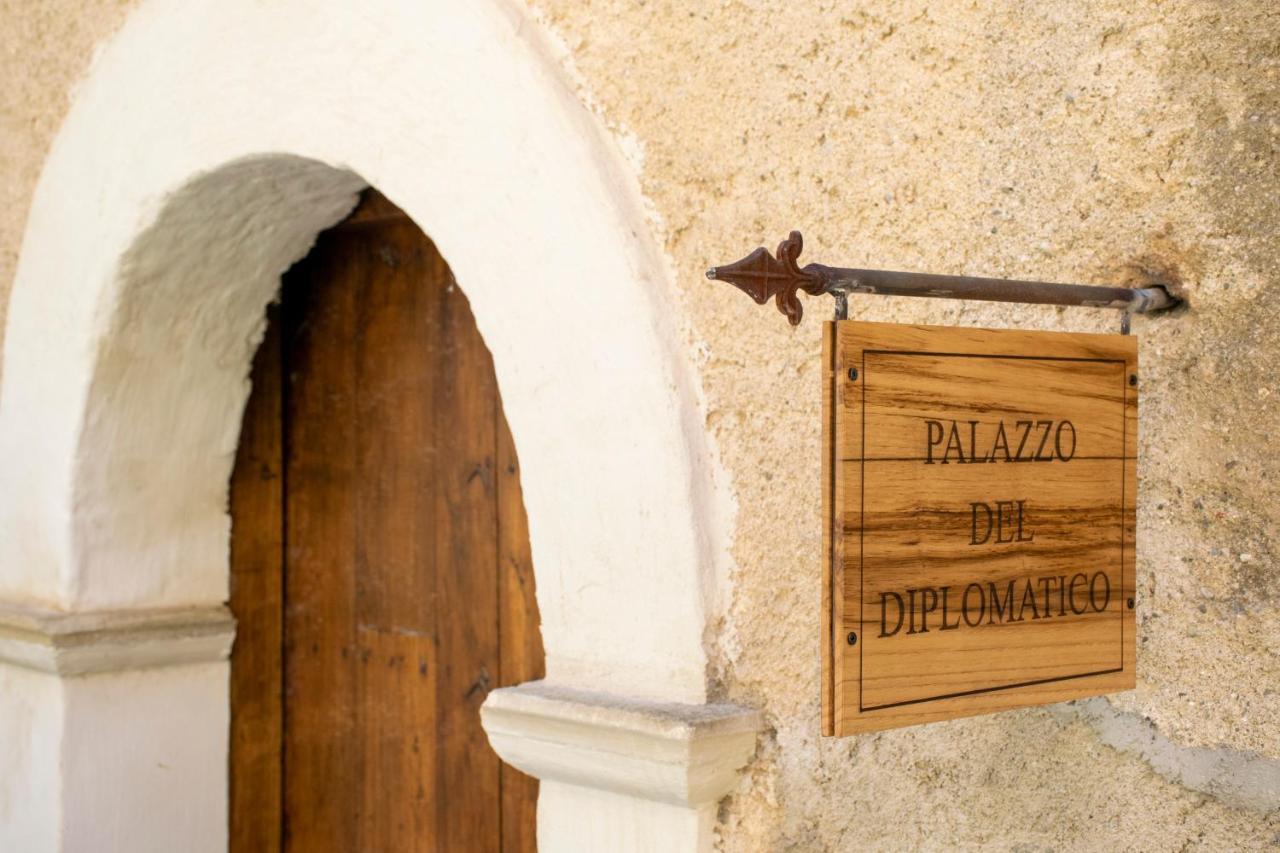 贝尔蒙特卡拉布罗Palazzo Del Diplomatico别墅 外观 照片
